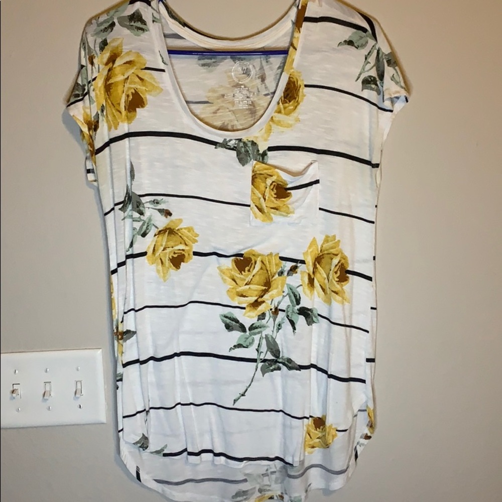 Maurices Floral Top With Pocket Medium